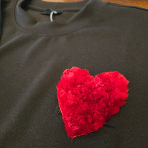 NWT Halston Women's Fuzzy Heart Oversized Sweatshirt Black Size XL - Picture 4 of 14
